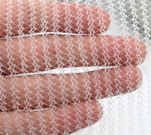 Plasa de protectie antigrindina din HDPE pentru pomi fructiferi